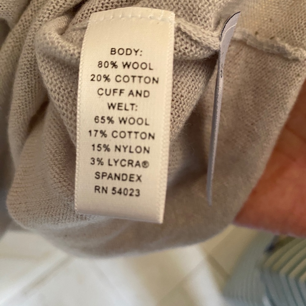 Brand New With Tags Small Lightweight Banana Republic Grey short sleeve sweater - Picture 7 of 7
